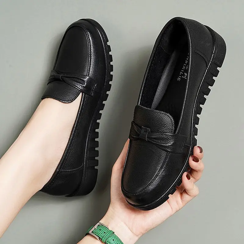 Loafers Women's Slip-on 2024 Spring and Summer Round-toe Flat Leather Shoes Soft Leather Non-slip Soft Bottom Large Size Mother's Shoes - Image 3