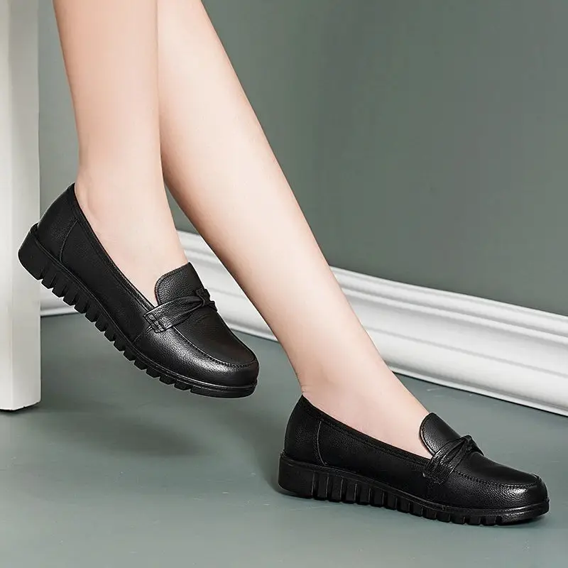 Loafers Women's Slip-on 2024 Spring and Summer Round-toe Flat Leather Shoes Soft Leather Non-slip Soft Bottom Large Size Mother's Shoes - Image 4
