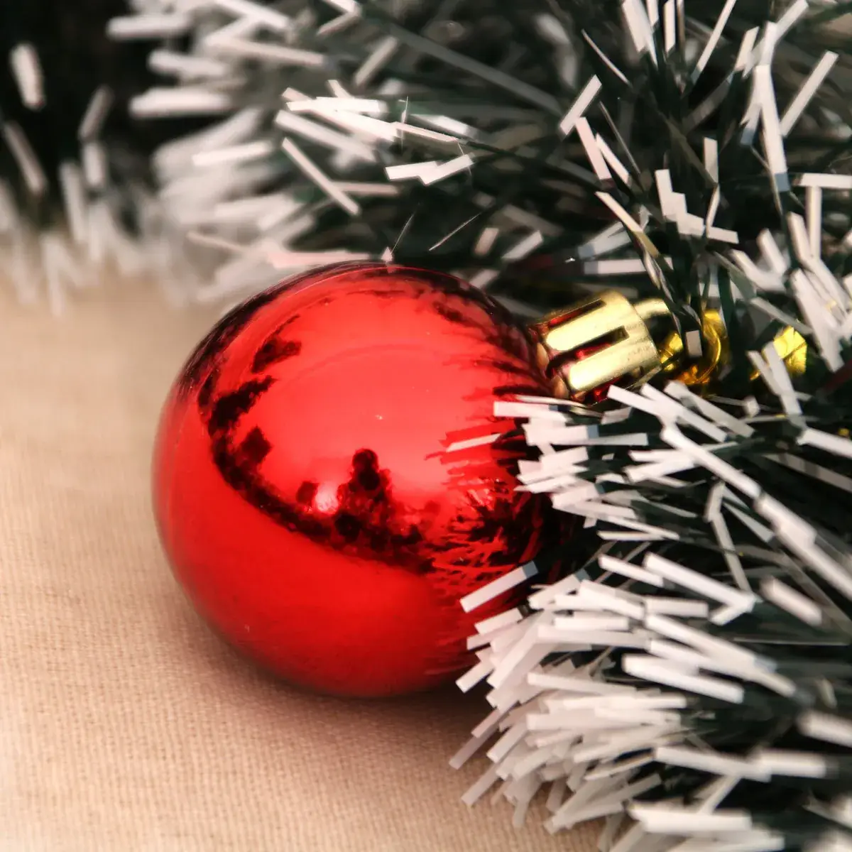 Christmas Tree Decor Black Green White Edge Bow Hotel Decoration — feature 11