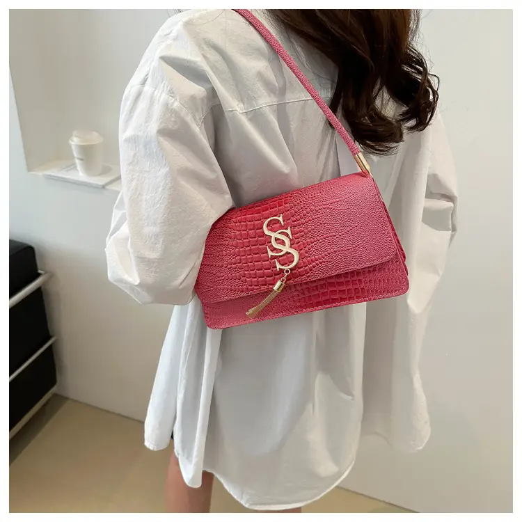 Red Croc Embroidered Women's Shoulder Bag 2024 — feature 19