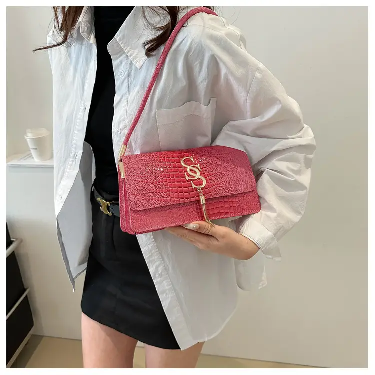 Red Croc Embroidered Women's Shoulder Bag 2024 — feature 20
