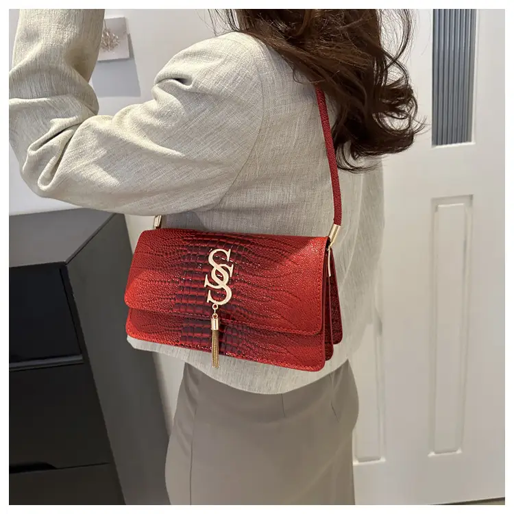Red Croc Embroidered Women's Shoulder Bag 2024 — feature 21