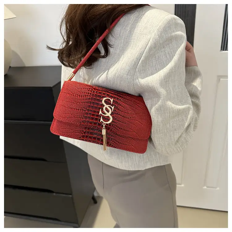 Red Croc Embroidered Women's Shoulder Bag 2024 — feature 22