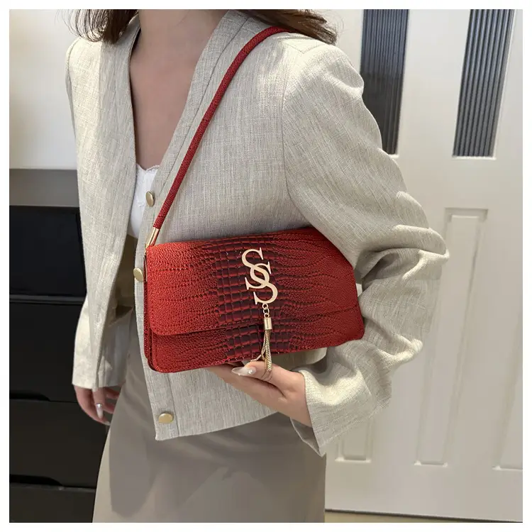 Red Croc Embroidered Women's Shoulder Bag 2024 — feature 23