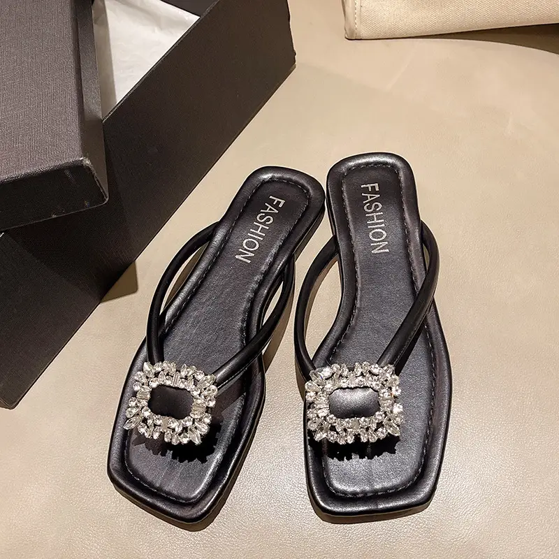 Square rhinestone buckle flip-flops 2024 new summer outdoor wet beach sandals French flat slippers for women