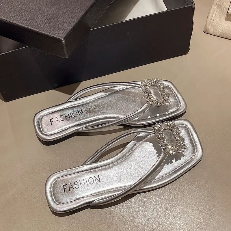 Square rhinestone buckle flip-flops 2024 new summer outdoor wet beach sandals French flat slippers for women