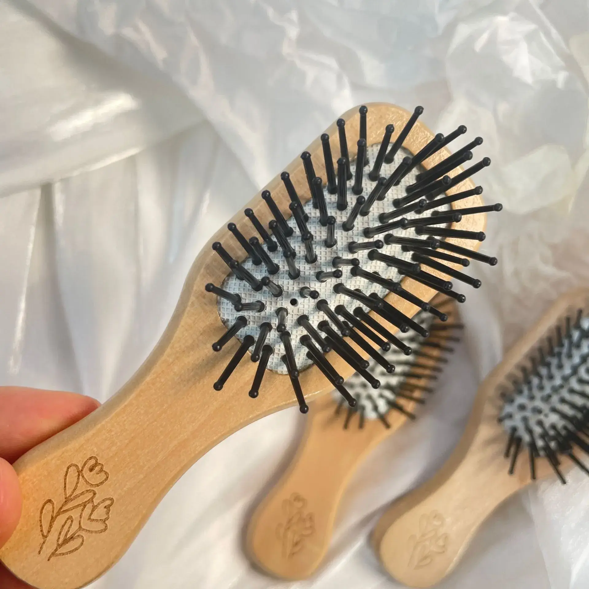 Cute Tulip Hair Brush Anti-static Portable — feature 8
