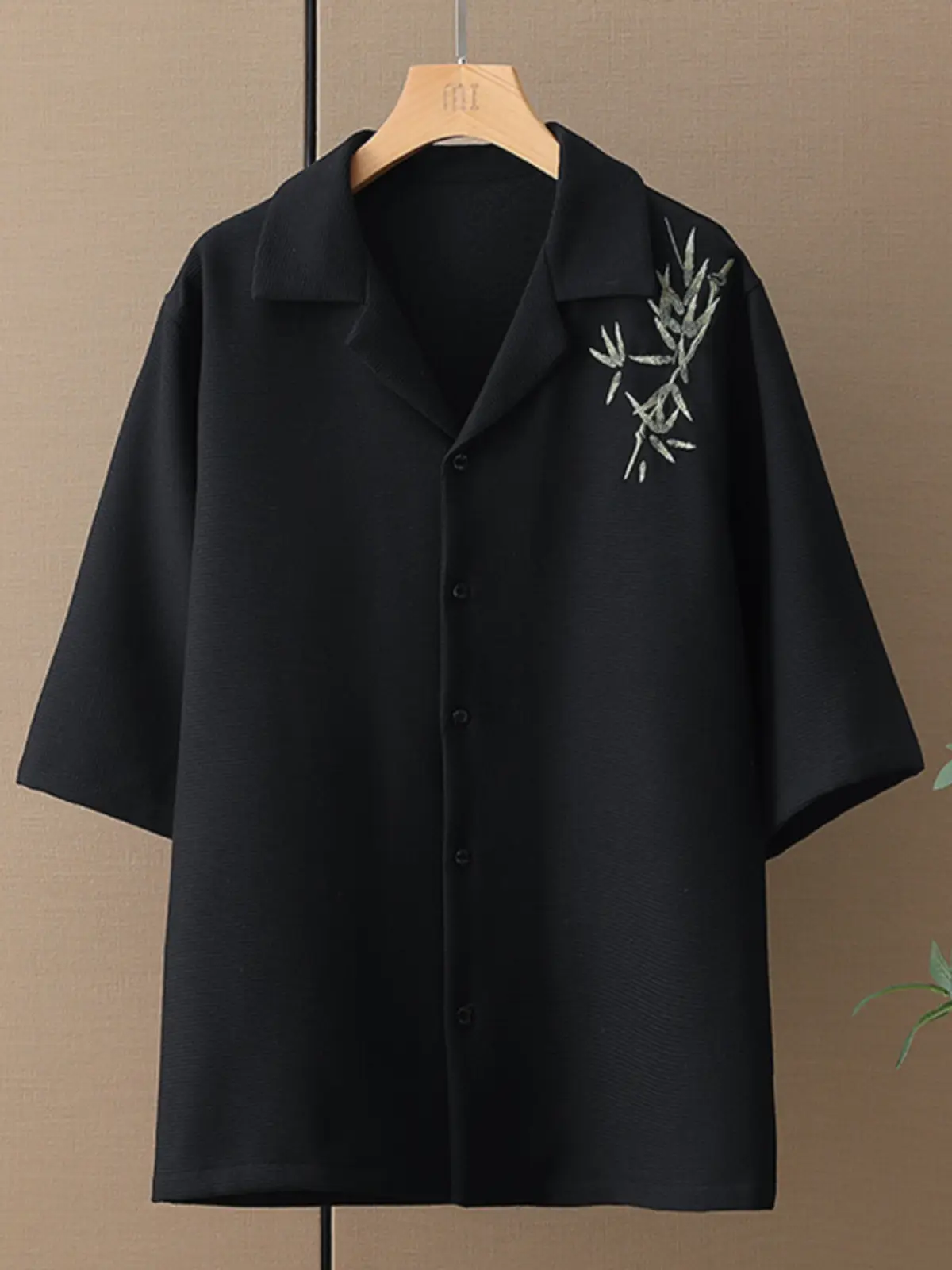 Men's Black Bamboo Leaf Embroidered Short Shirt