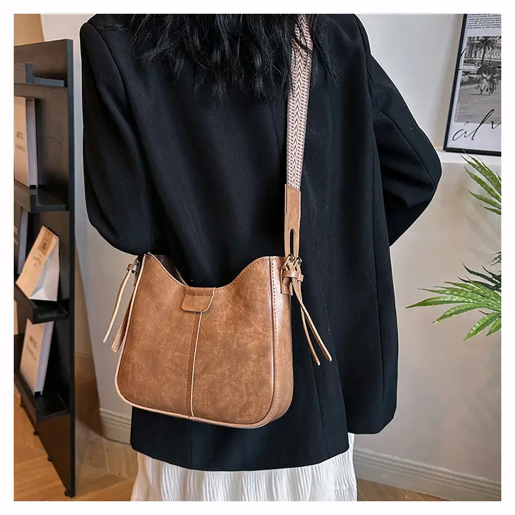 Vintage Maillard Black Leather Shoulder Bag 2024 β feature 10