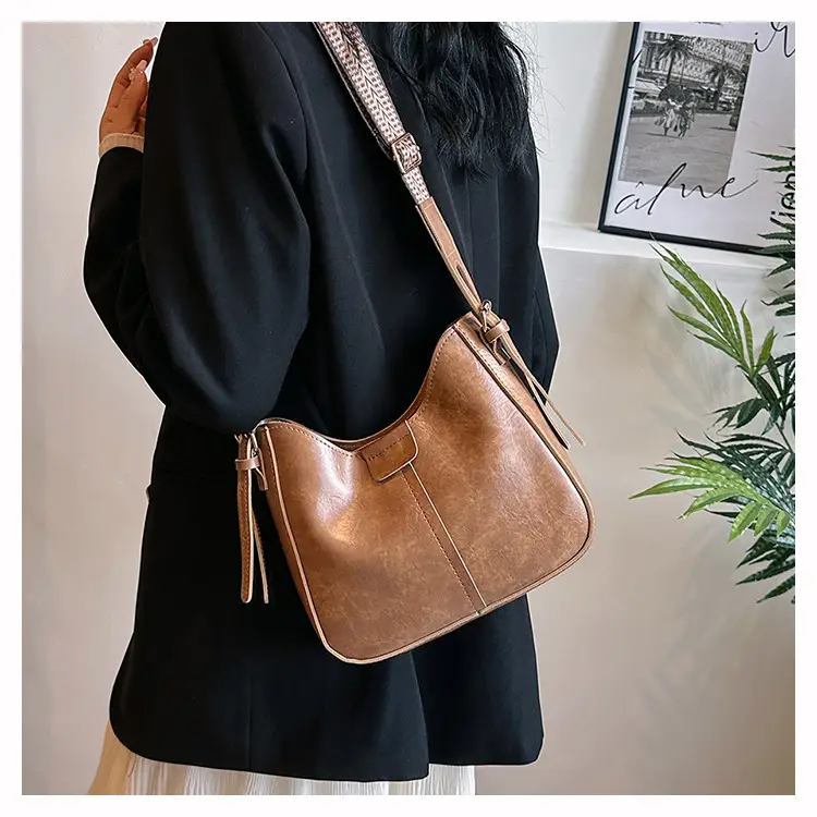 Vintage Maillard Black Leather Shoulder Bag 2024 β feature 12