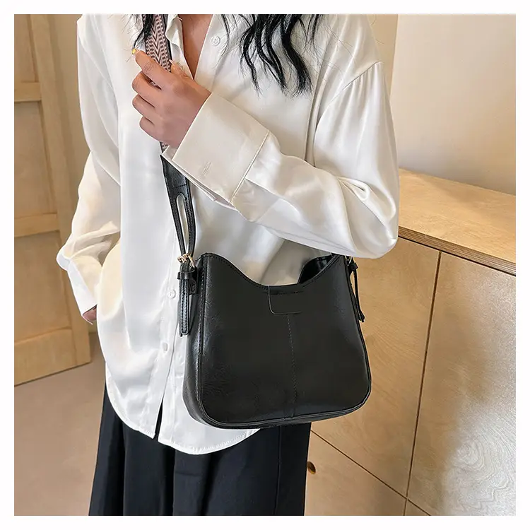 Vintage Maillard Black Leather Shoulder Bag 2024 β feature 18