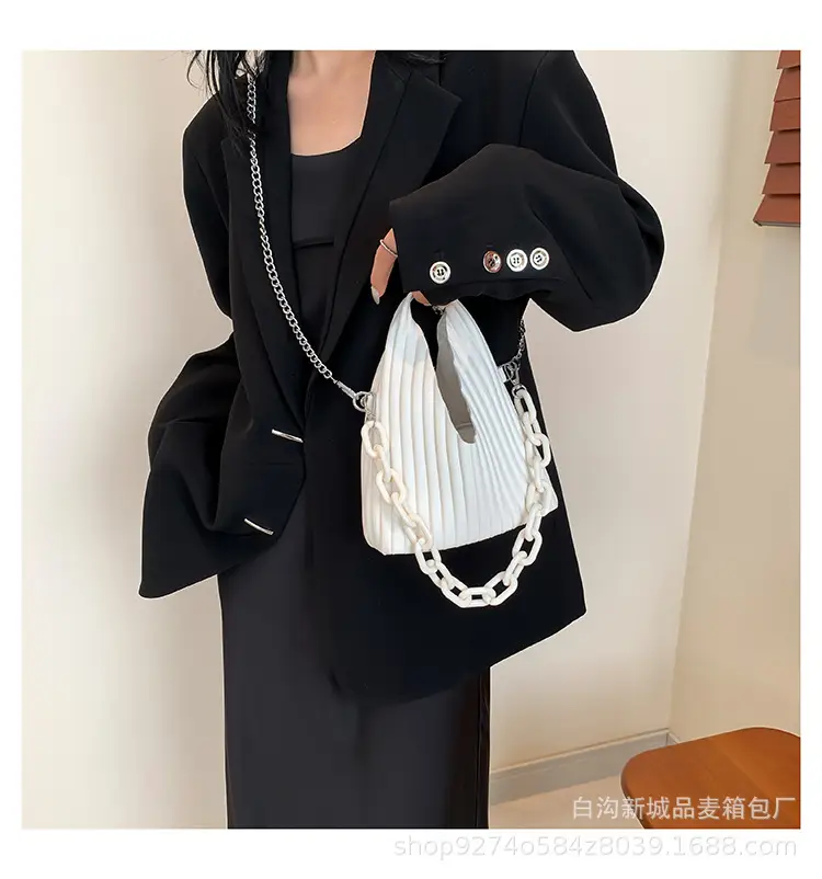 Green Chain Strap Shoulder Bag for Women 2026 — feature 17