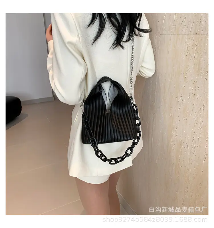 Green Chain Strap Shoulder Bag for Women 2026 — feature 23