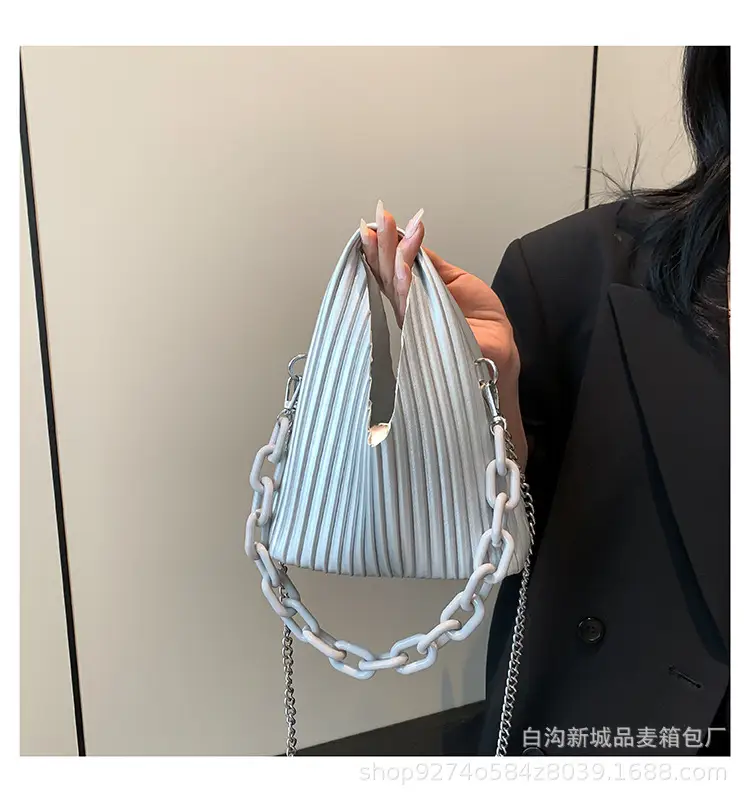 Green Chain Strap Shoulder Bag for Women 2026 — feature 25