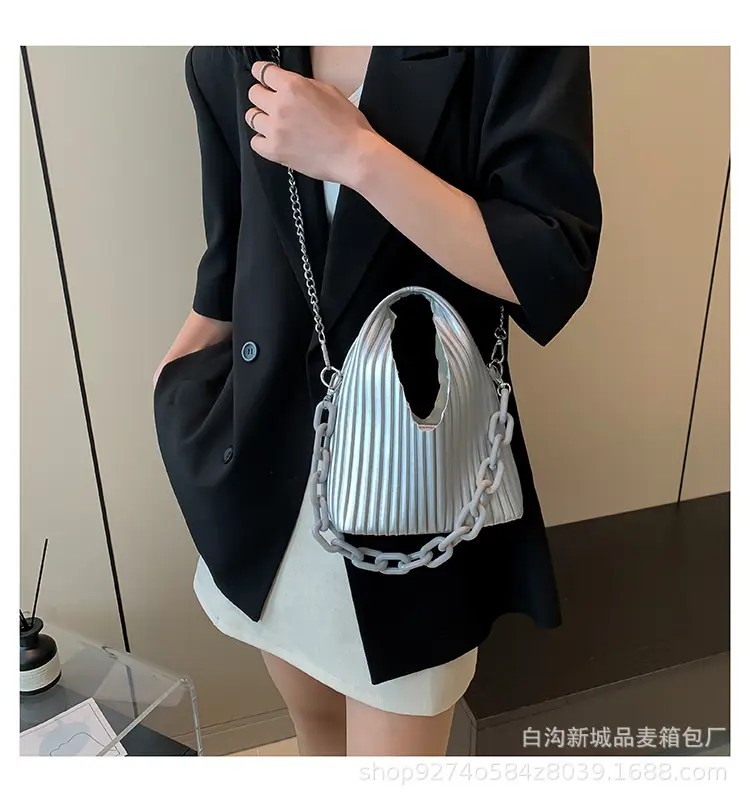 Green Chain Strap Shoulder Bag for Women 2026 — feature 26