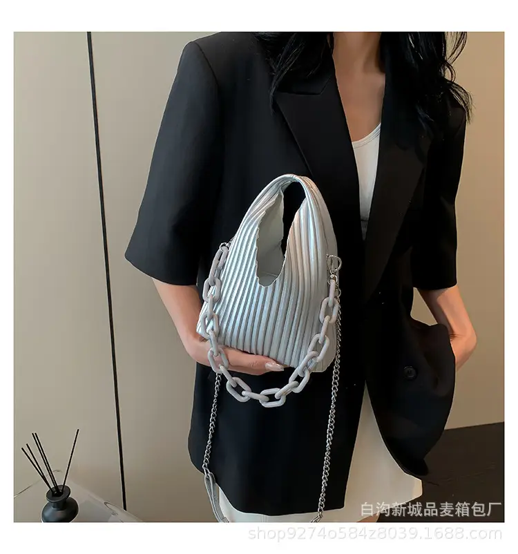 Green Chain Strap Shoulder Bag for Women 2026 — feature 27