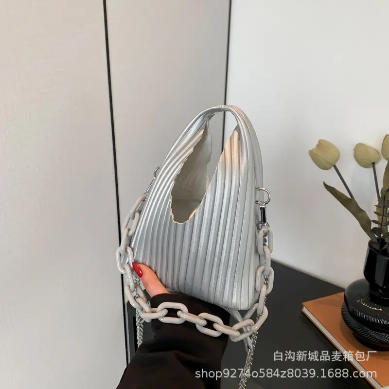 Green Chain Strap Shoulder Bag for Women 2026 - Image 4