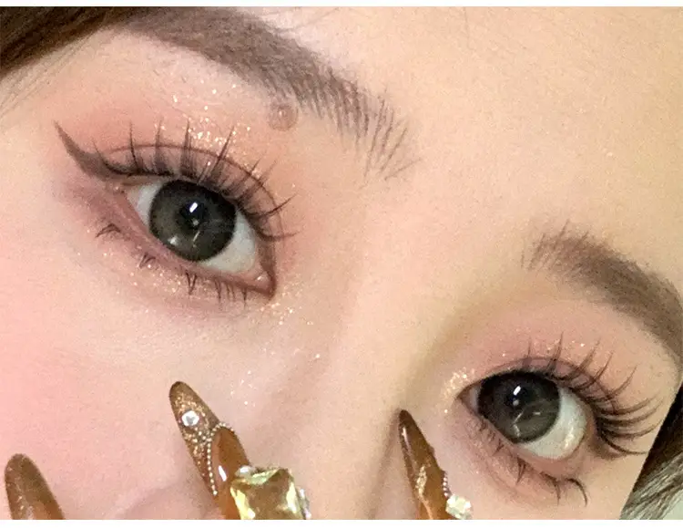 Large Capacity Self-Adhesive False Eyelashes for Natural Look — feature 4