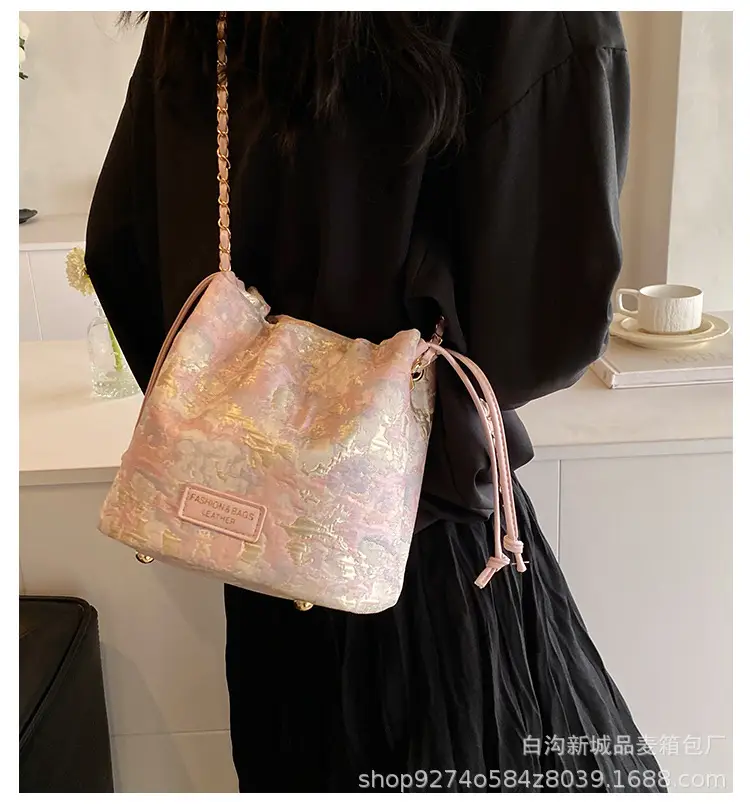 Stylish Chain Crossbody Bag for Women 2026 New Fashion — feature 1