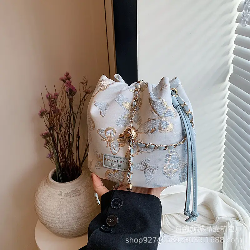 Stylish Chain Crossbody Bag for Women 2026 New Fashion