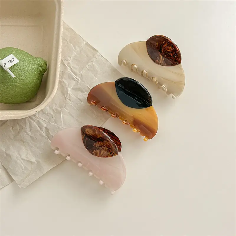 Acetate Shark Clip with Pearl Decor 7.5cm - Image 5