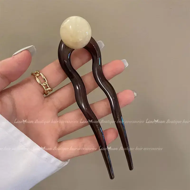[transparent black and white] U-shaped hairpin