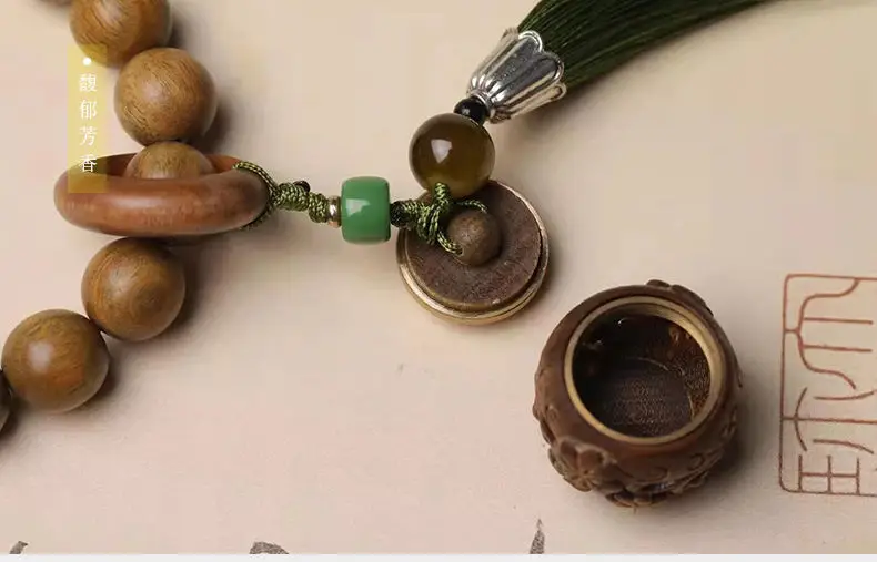 Argentinian Green Sandalwood Bracelet with Buddha Tassel — feature 7