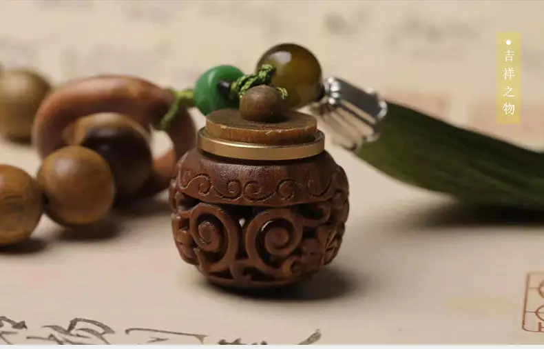 Argentinian Green Sandalwood Bracelet with Buddha Tassel — feature 8