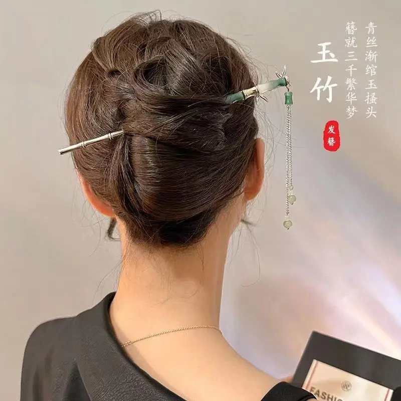 Antique Walking Tassel Hairpin for Women — feature 1