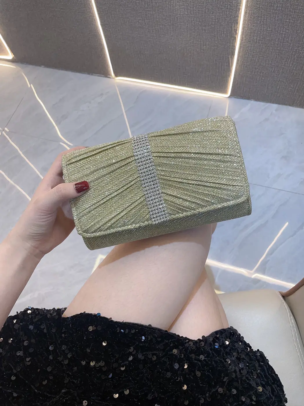 Retro Diamond Clutch Bag for Women with Rhinestone Design - Image 5