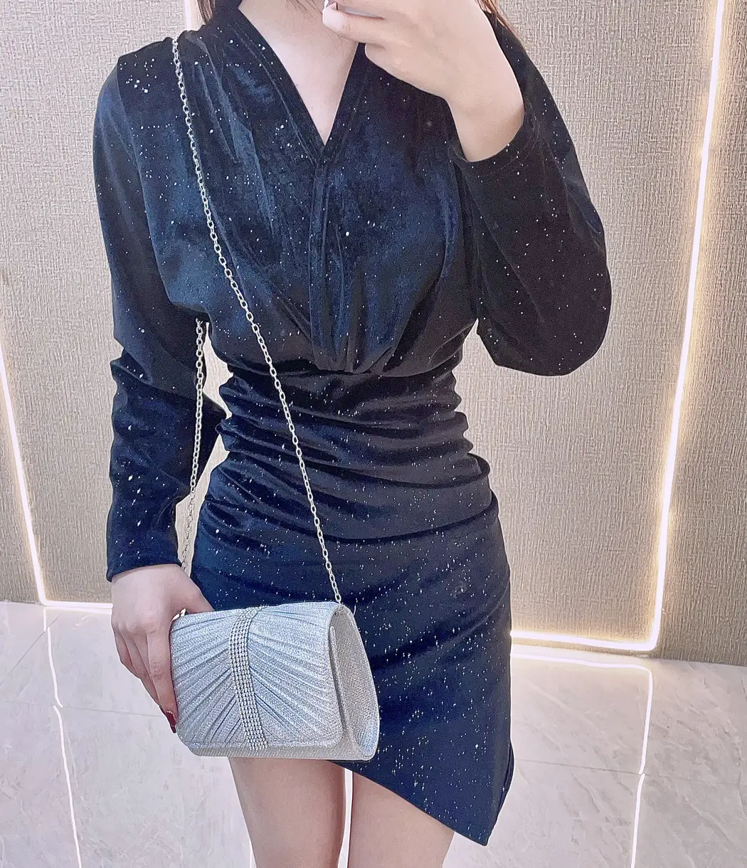 Retro Diamond Clutch Bag for Women with Rhinestone Design — feature 10