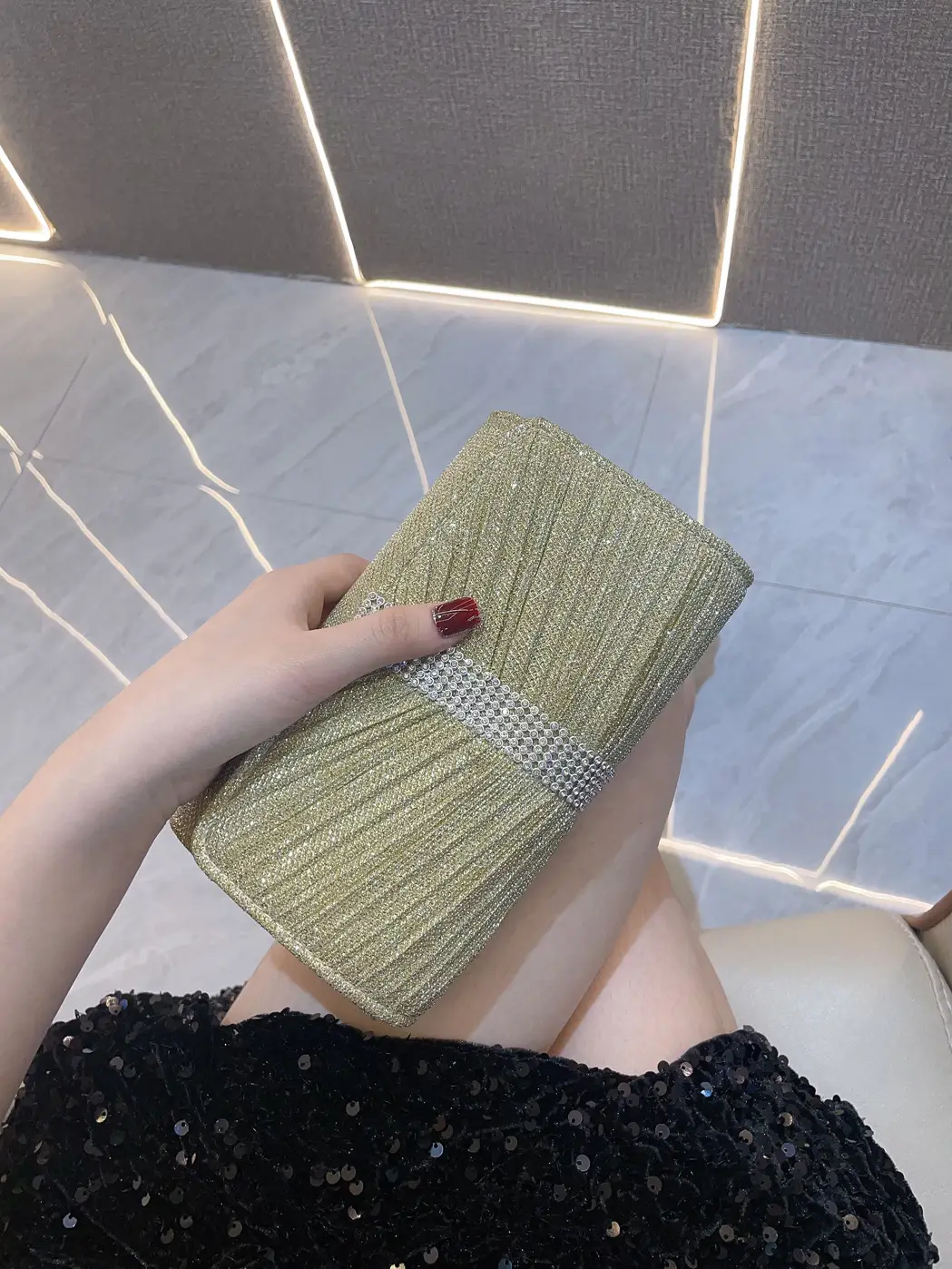 Retro Diamond Clutch Bag for Women with Rhinestone Design — feature 8