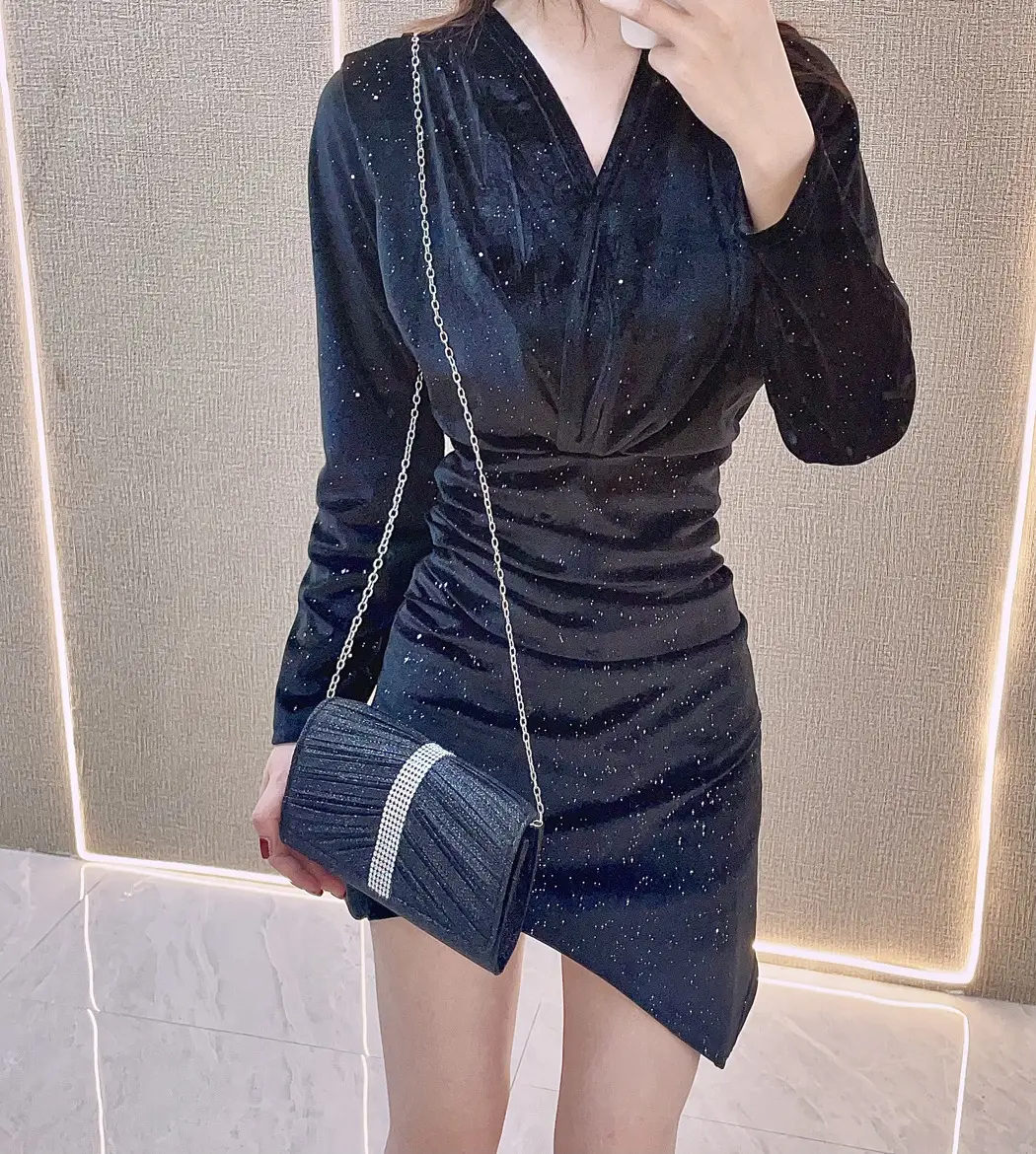 Retro Diamond Clutch Bag for Women with Rhinestone Design — feature 9