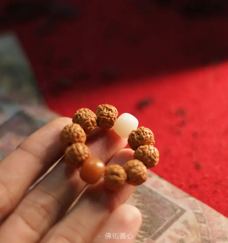Hand-Twisted Rudraksha White Jade Bodhi Root Beads — feature 4