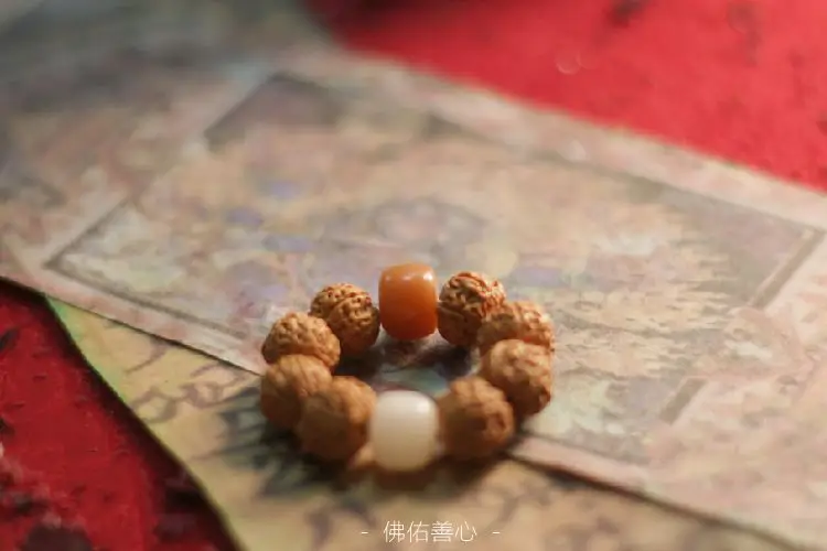 Hand-Twisted Rudraksha White Jade Bodhi Root Beads — feature 7