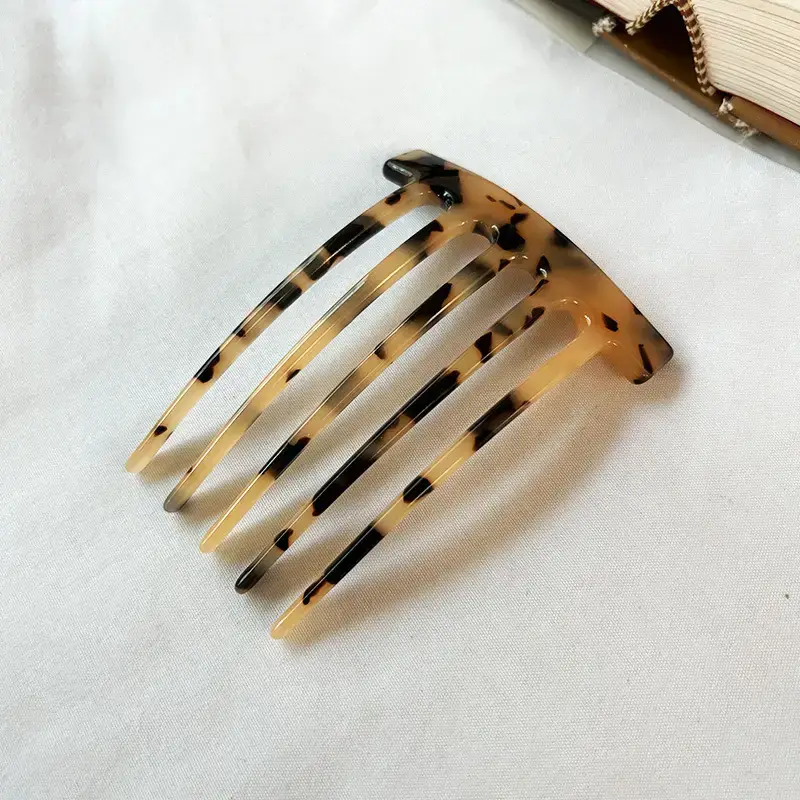 5-Teeth Hair Clip with Acrylic Design - Image 2