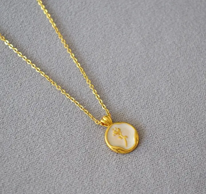 French Elegant Pearl Necklace with Vintage Rose Gold Pendant — feature 7