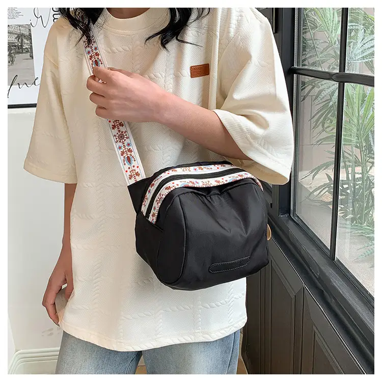 Korean Style Wide Strap Shoulder Crossbody Bag Women 2024 — feature 10