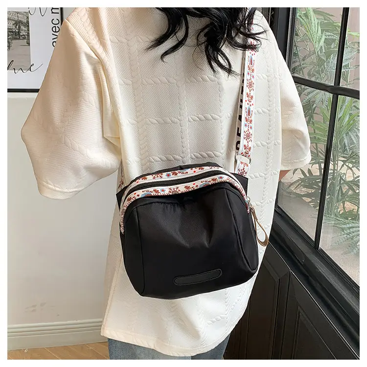 Korean Style Wide Strap Shoulder Crossbody Bag Women 2024 — feature 11
