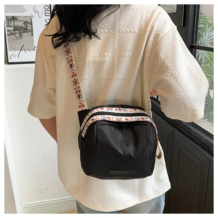 Korean Style Wide Strap Shoulder Crossbody Bag Women 2024 — feature 12
