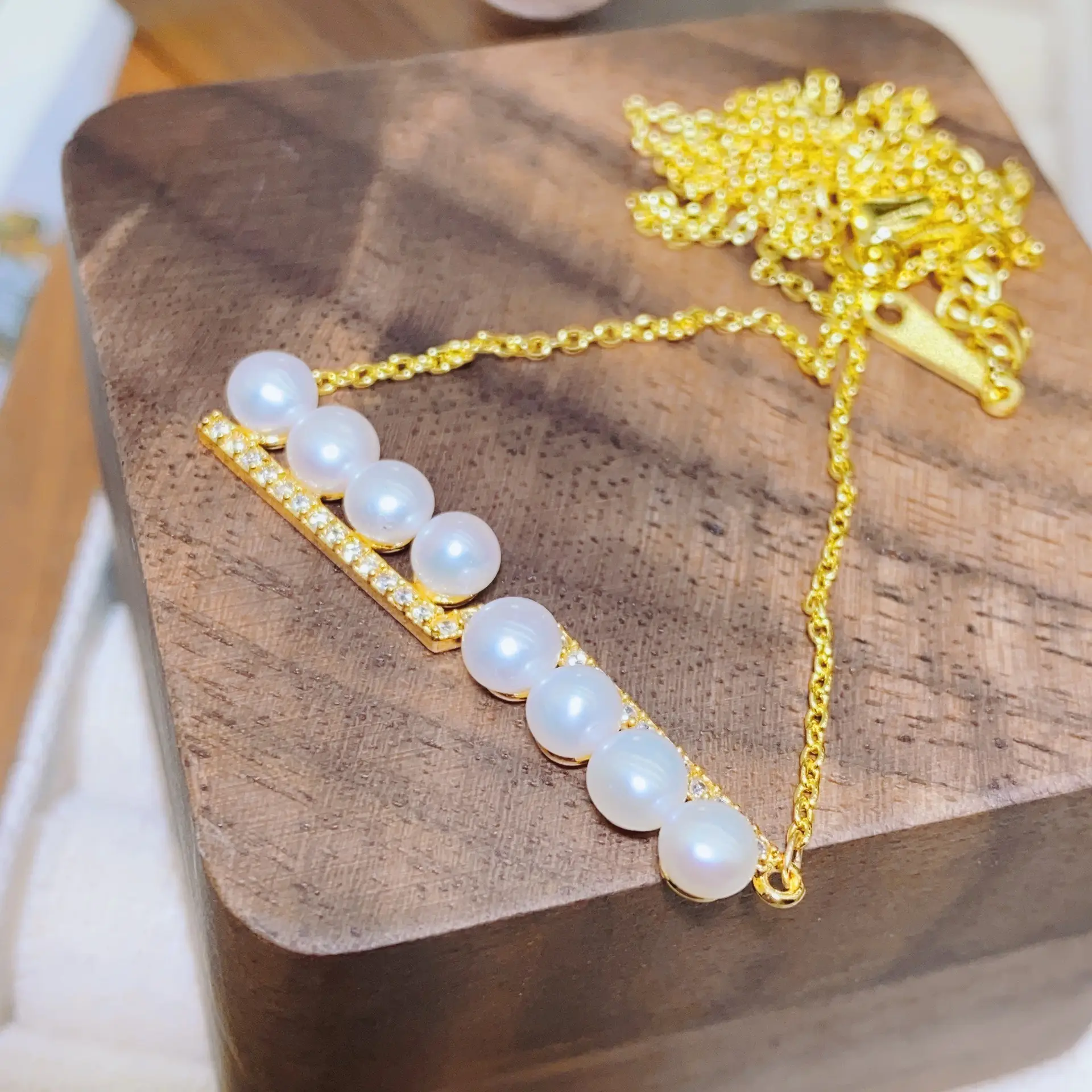 Women's Pearl Necklace with Micro-inlay Diamond Clavicle Chain - Image 4