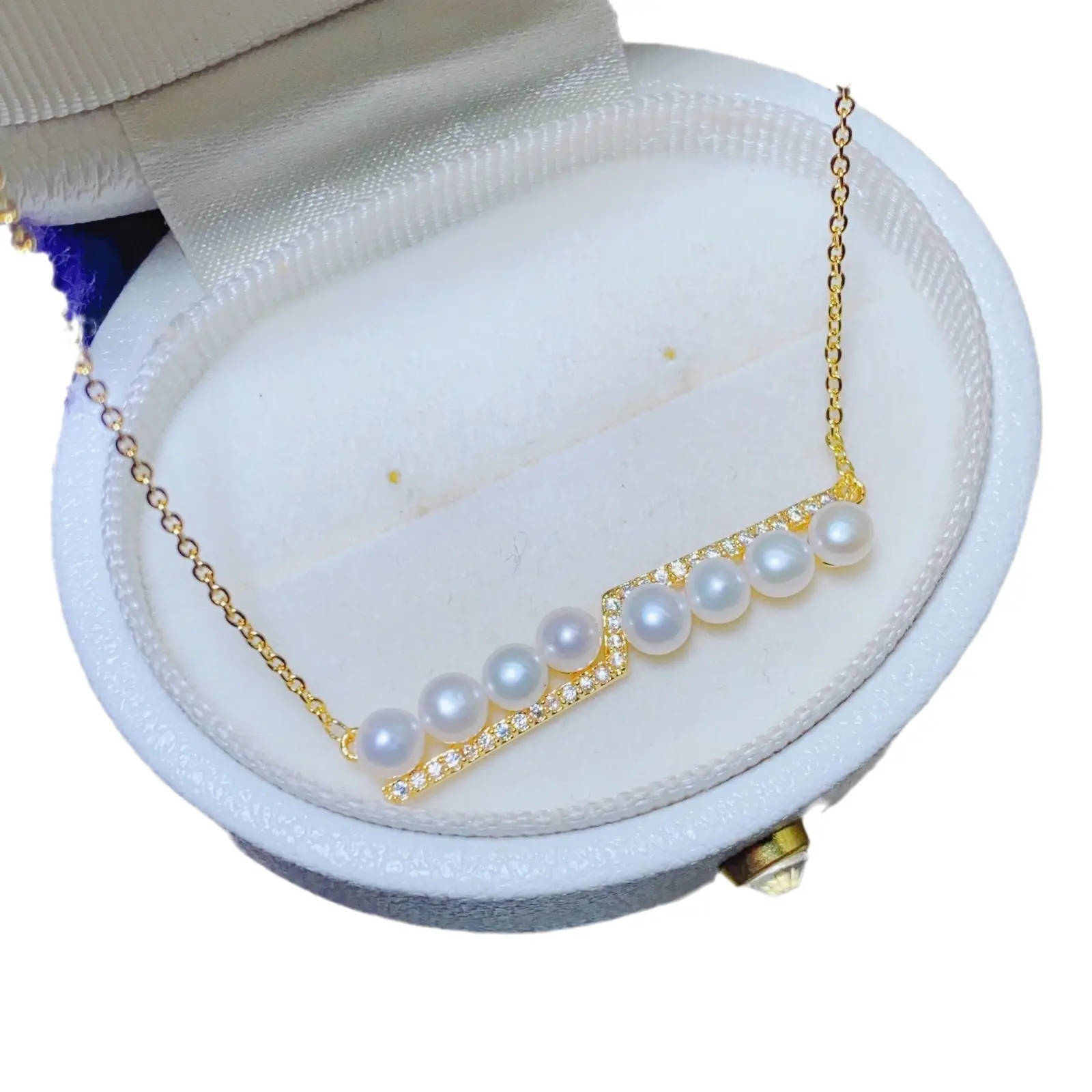 Women's Pearl Necklace with Micro-inlay Diamond Clavicle Chain - Image 5