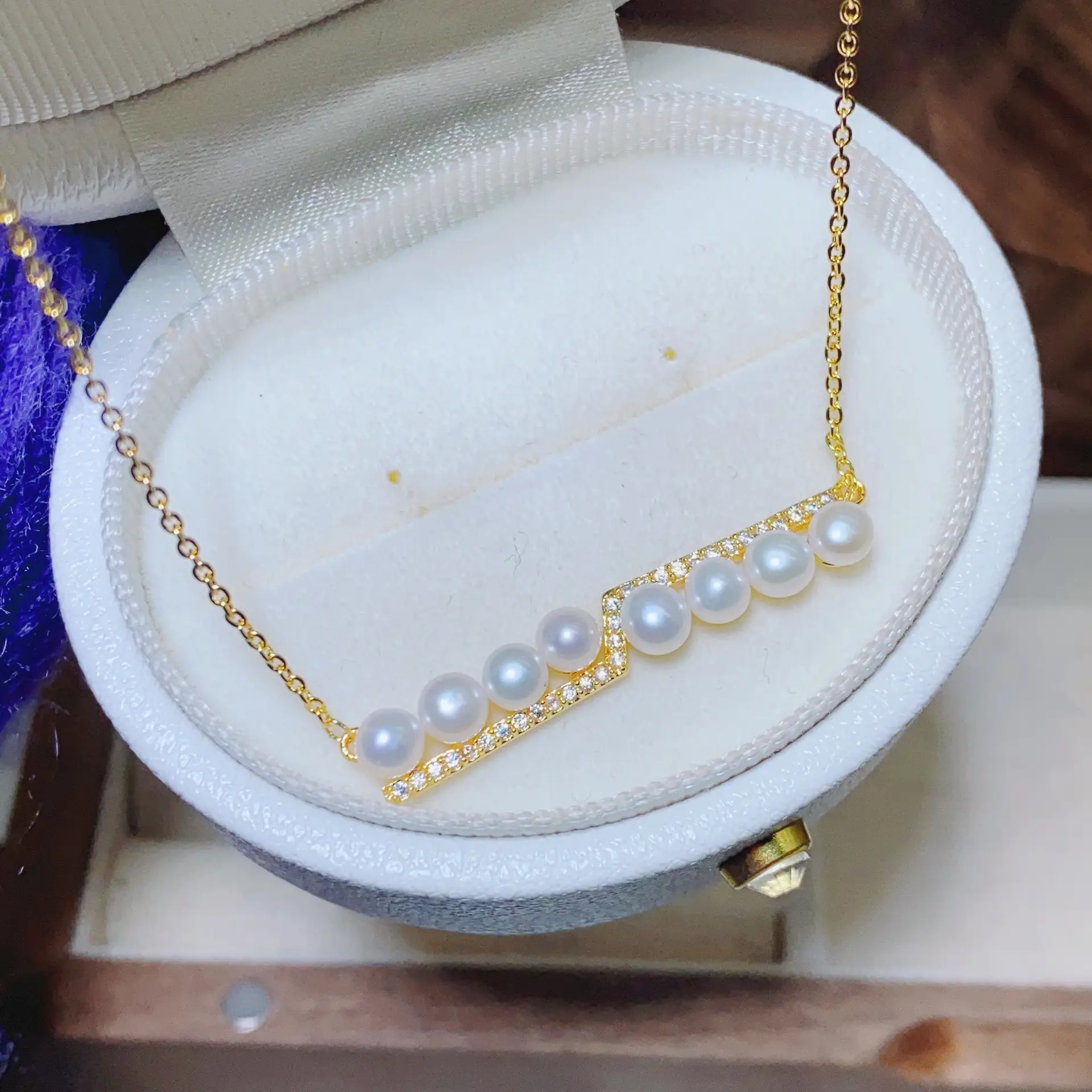 Women's Pearl Necklace with Micro-inlay Diamond Clavicle Chain — feature 5