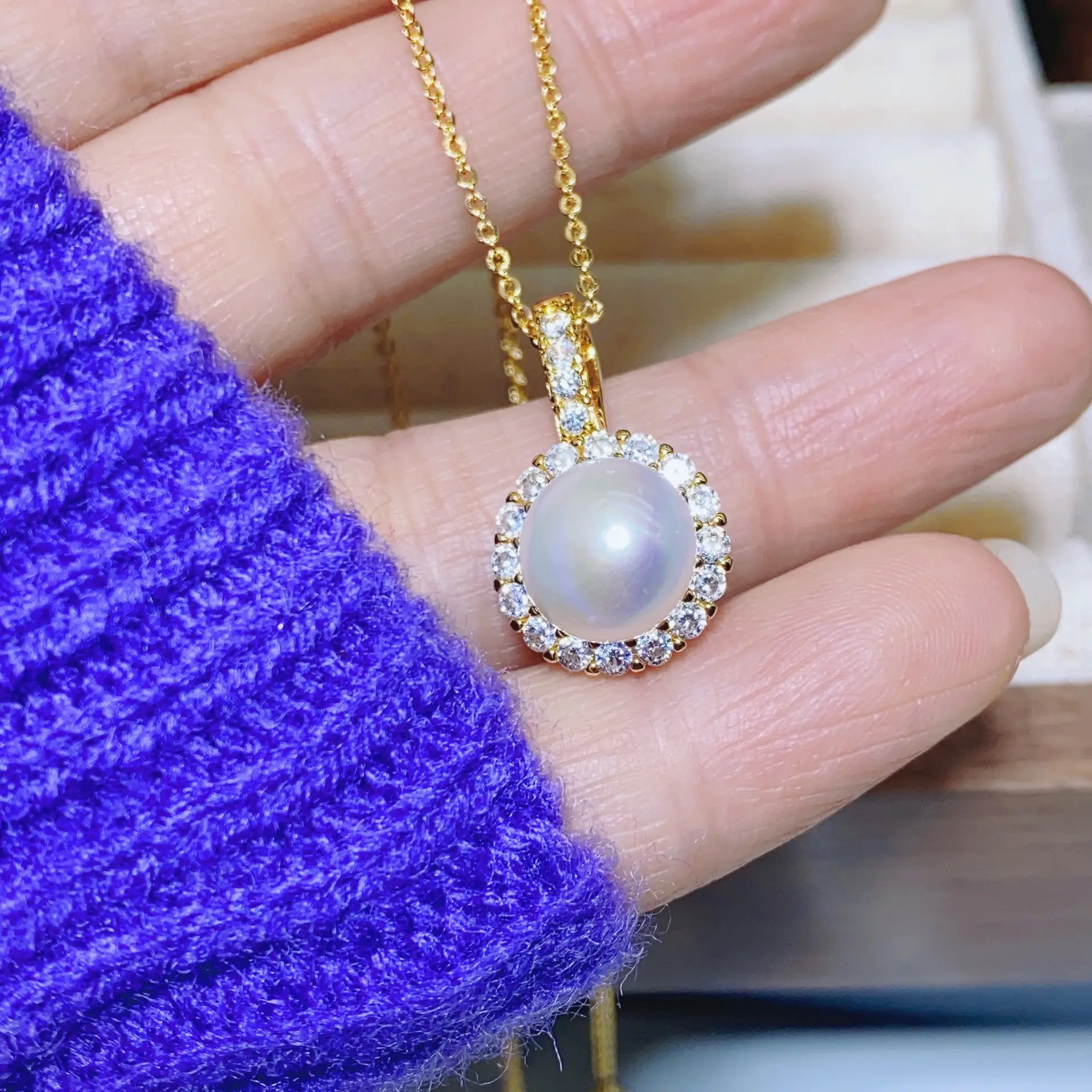 Real Pearl Pendant with Gold Plated Diamond Set for Women — feature 13