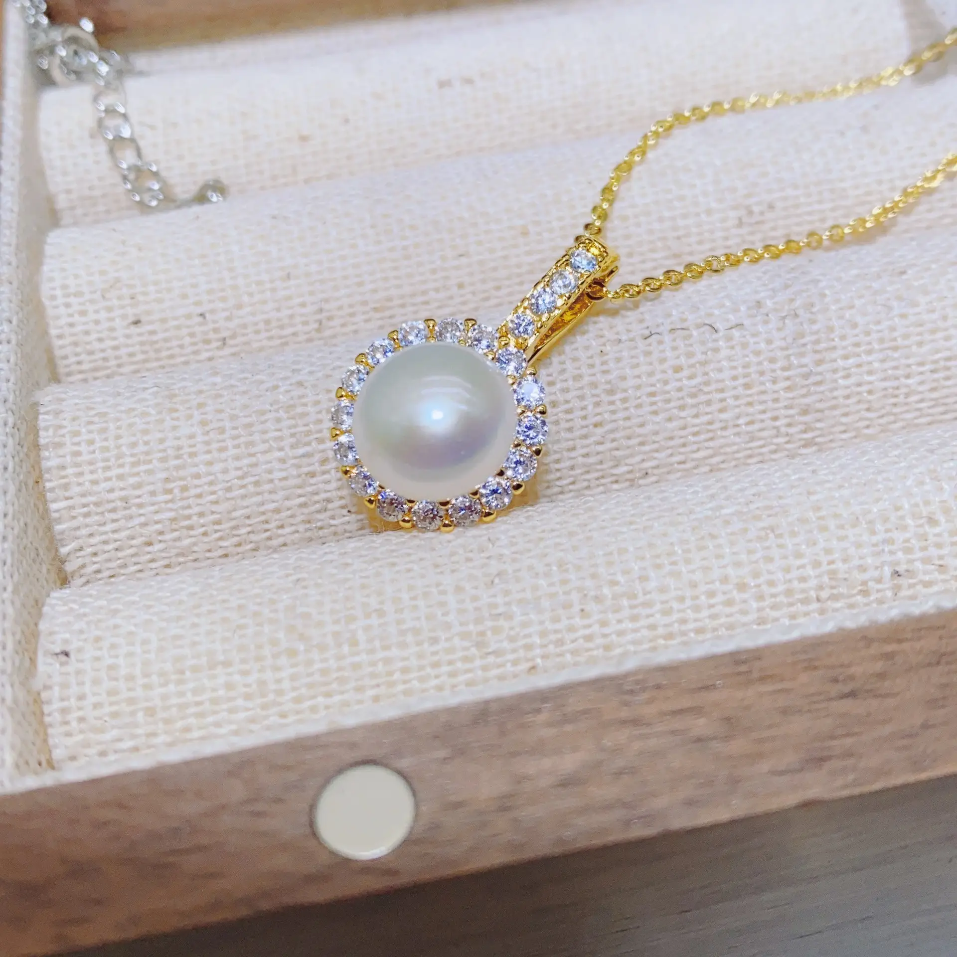 Real Pearl Pendant with Gold Plated Diamond Set for Women — feature 14