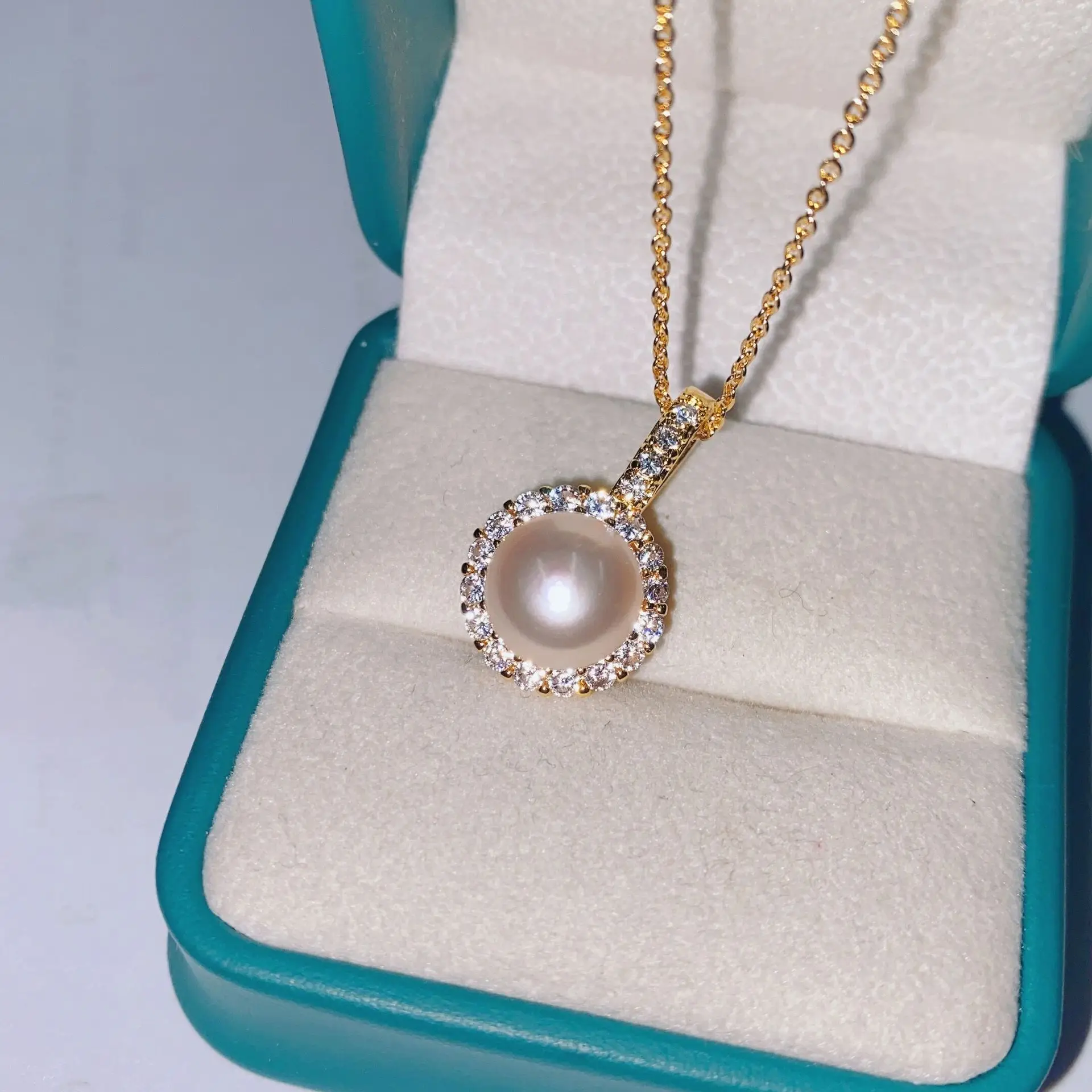 Real Pearl Pendant with Gold Plated Diamond Set for Women - Image 2