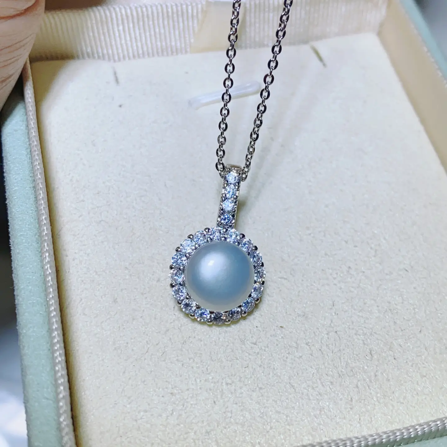 Real Pearl Pendant with Gold Plated Diamond Set for Women - Image 4