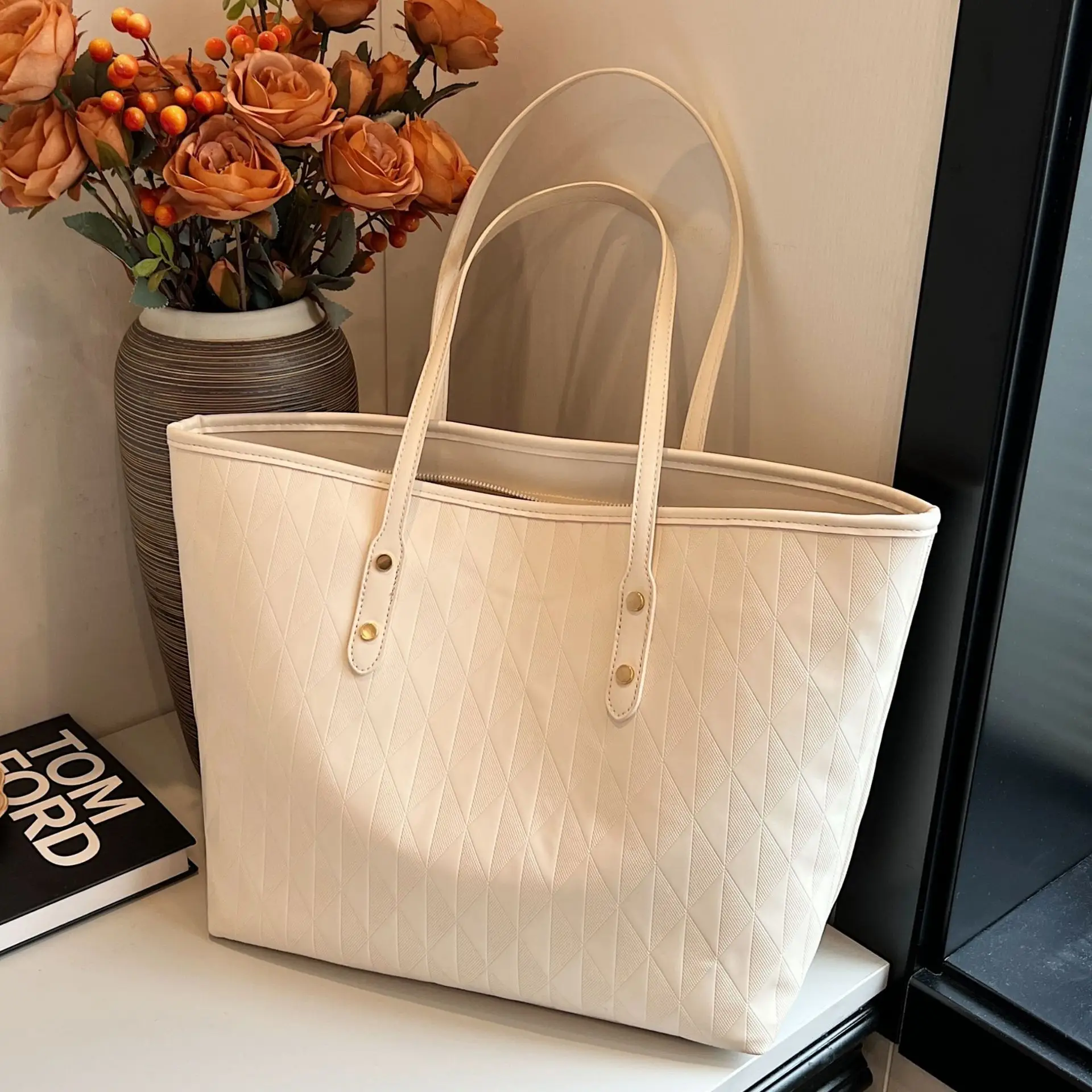 White Underarm Bag 2024 Daily Commute Shoulder Tote - Image 5