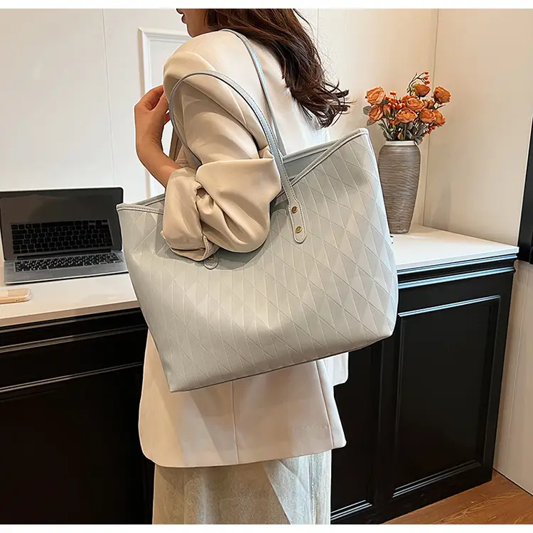 White Underarm Bag 2024 Daily Commute Shoulder Tote — feature 31
