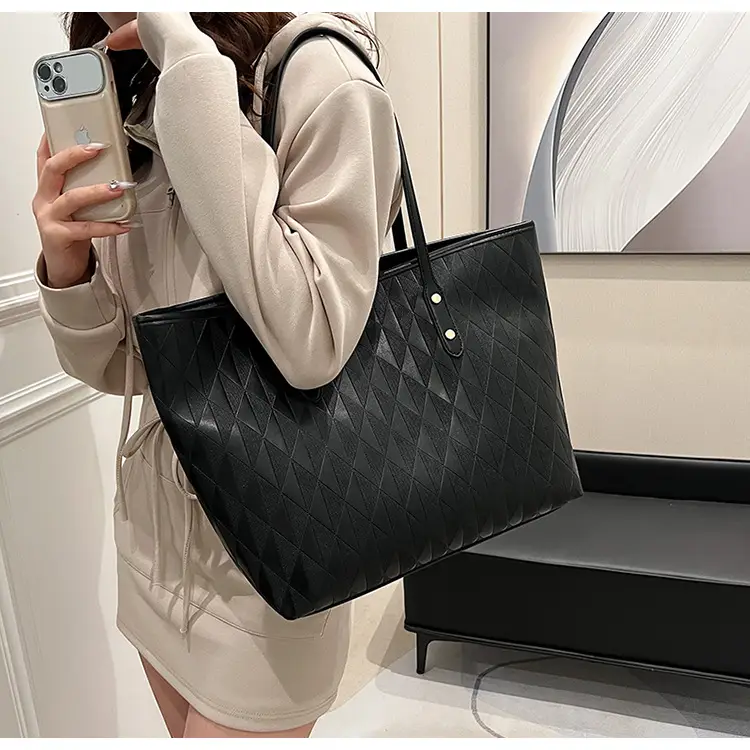 White Underarm Bag 2024 Daily Commute Shoulder Tote — feature 33